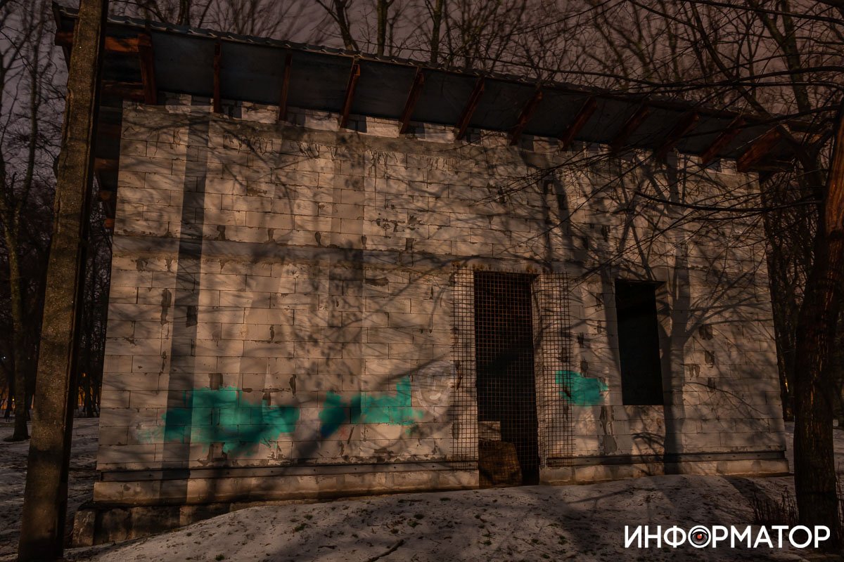 "Прячемся от мира, как за решетками" 