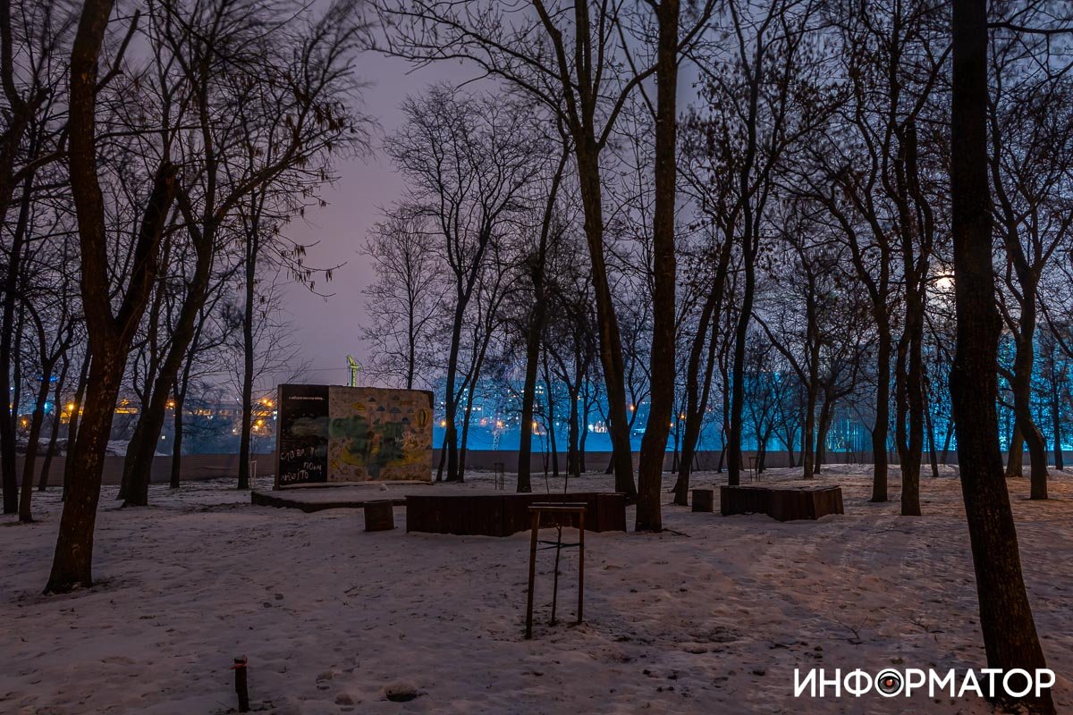 Но в какой-то момент музыка стихла и танцы закончились 