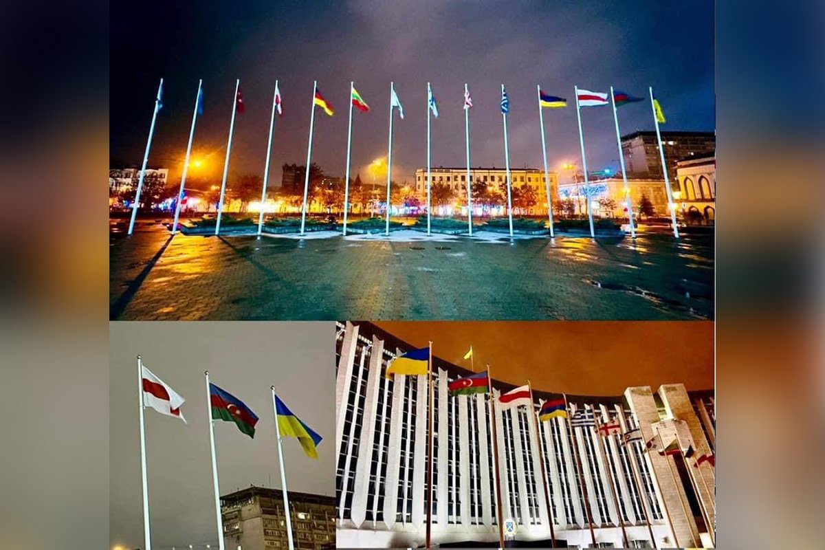 Возле мэрии заменили флаг Беларуси