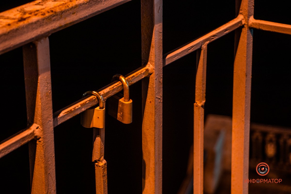 Всюду замочки