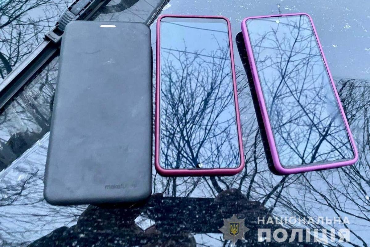 Обнаруженные три смартфона