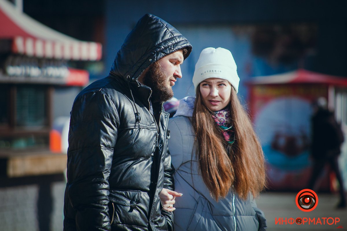 Прогуляться бы тоже с кем-то под ручку 