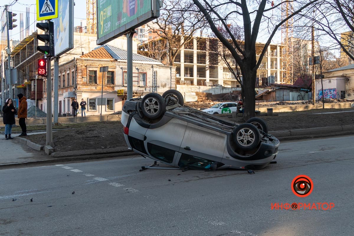 ДТП случилось на пересечении проспекта Поля и улицы Ульянова ДТП случилось на пересечении проспекта Поля и улицы Ульянова