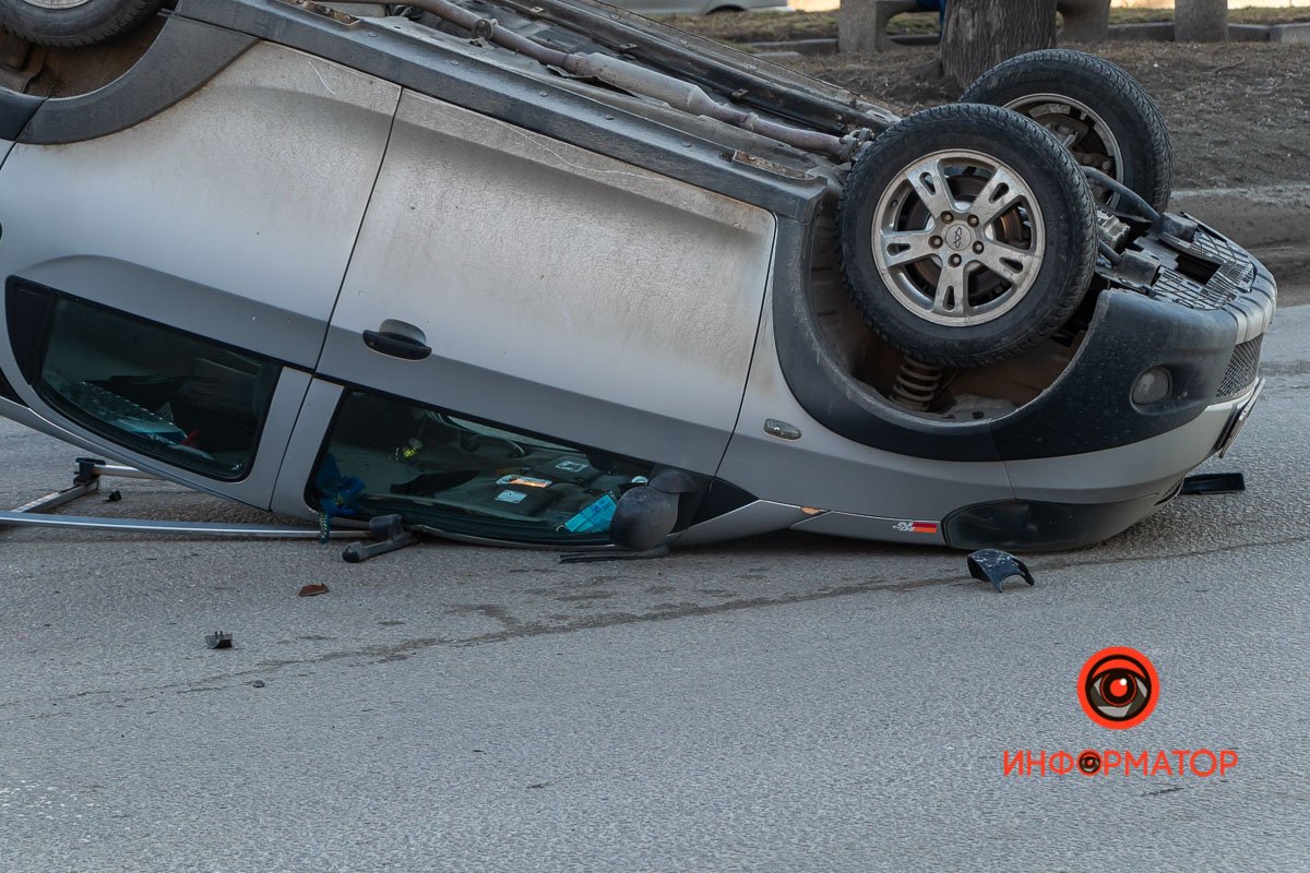 Предварительно, Chery ехал на красный Предварительно, Chery ехал на красный