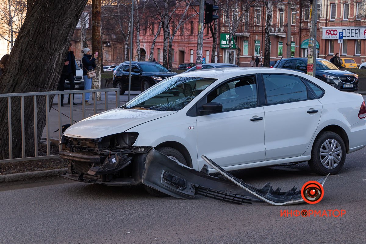 Volkswagen ехал по улице Ульянова Volkswagen ехал по улице Ульянова