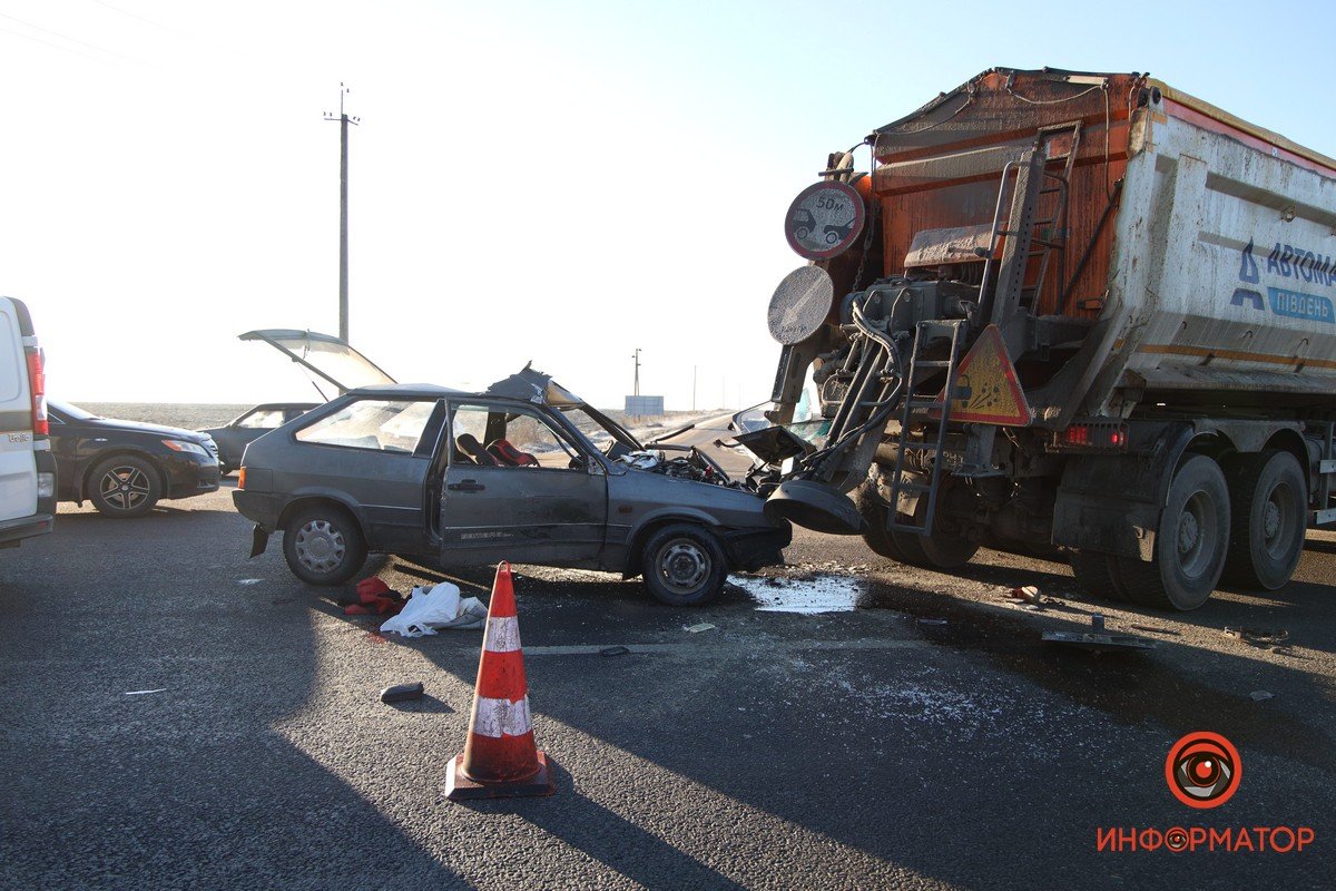 ВАЗ врезался в спецтехнику сзади
