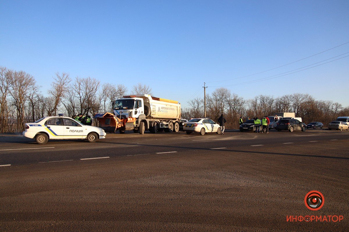 средняя и крайняя левая полосы перекрыты