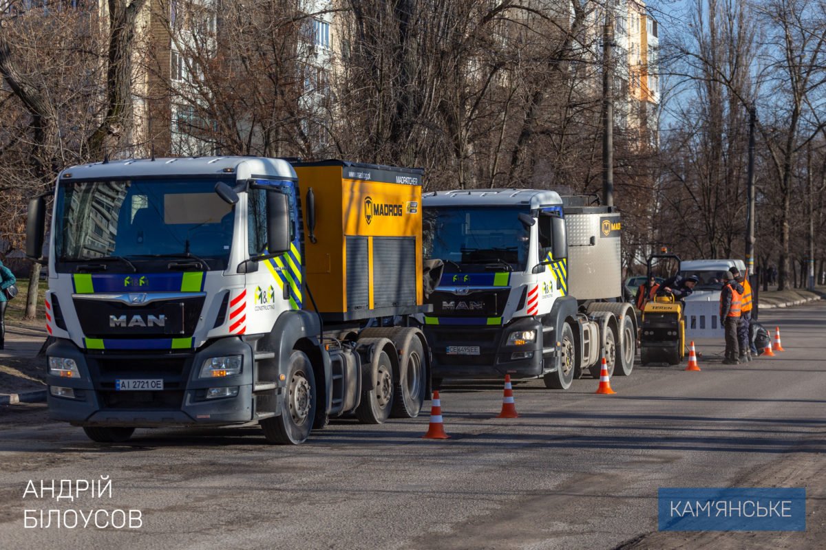 В Каменском проводят аварийный ремонт дорог 5
