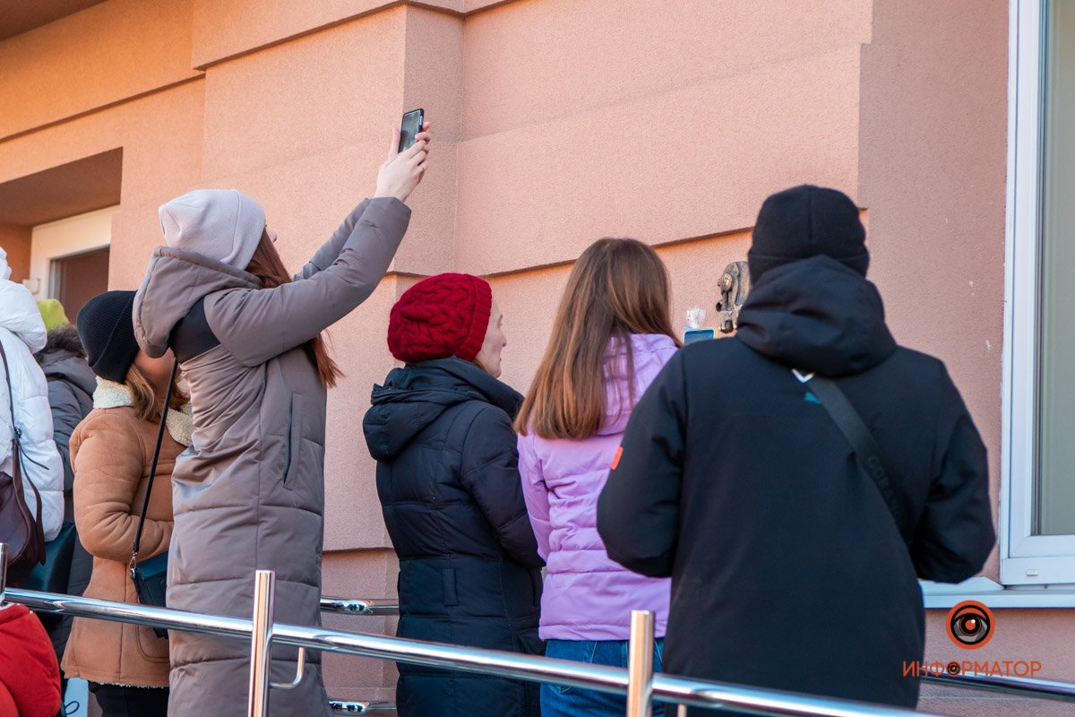 На фасаде Мариинской гимназии - УВК №33