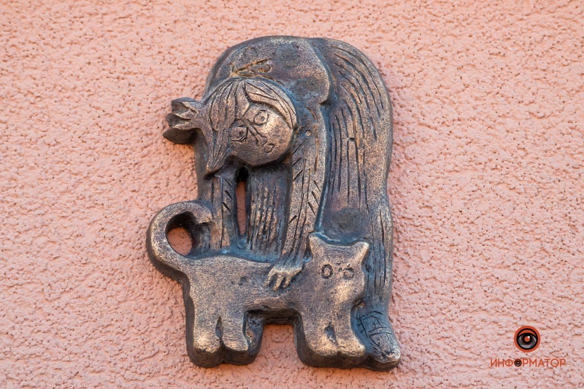 Посвящена скульптору Вадиму Сидуру