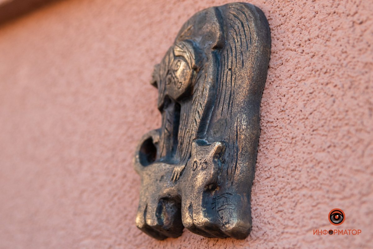 А вы уже нашли все 12 мини-скульптур с котиками?