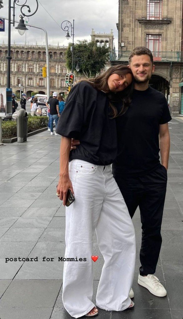 Фото из историй в профиле Юлии Фото из историй в профиле Юлии