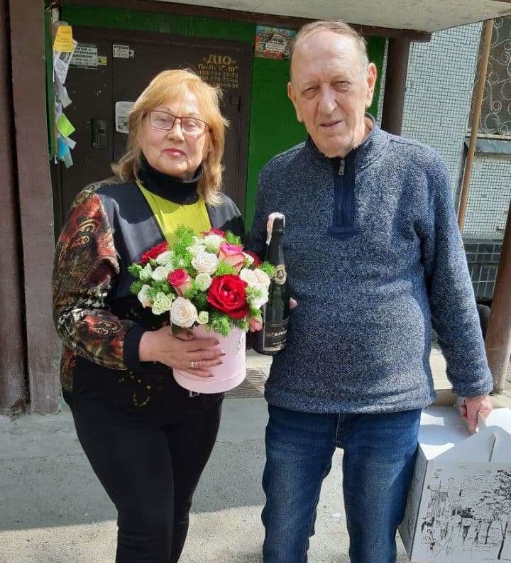 Подарок от сына, который помог купить таксист