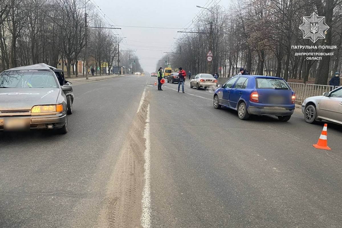 На улице Паникахи столкнулись автомобили Ford и Skoda На улице Паникахи столкнулись автомобили Ford и Skoda