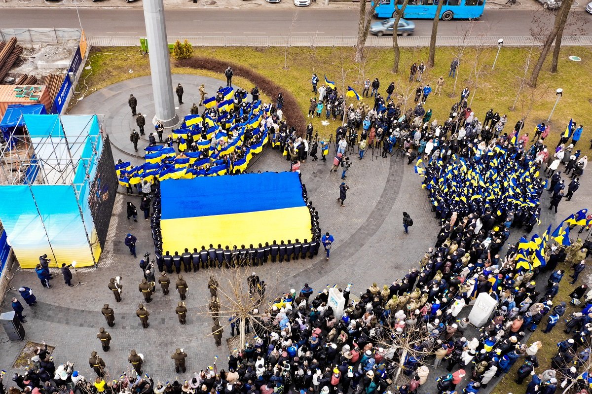 День единения на Днепропетровщине отметили патриотическим флешмобом 3
