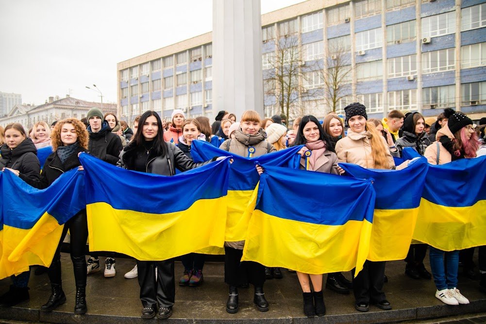 День единения на Днепропетровщине отметили патриотическим флешмобом 8