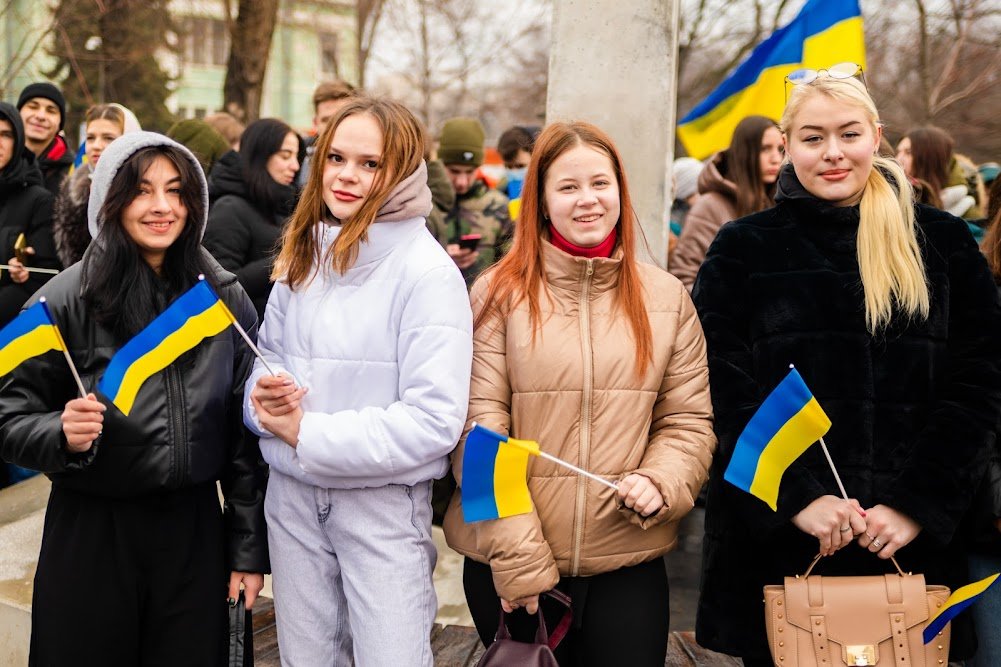 День единения на Днепропетровщине отметили патриотическим флешмобом 9