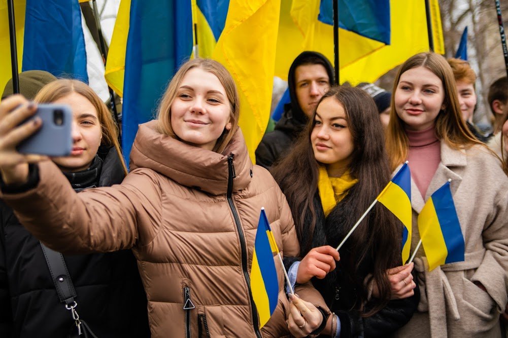 День единения на Днепропетровщине отметили патриотическим флешмобом 13
