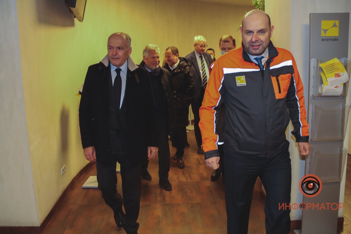 Виктор Пинчук и наблюдательный совет YES на заводе «Интерпайп Сталь» Виктор Пинчук и наблюдательный совет YES на заводе «Интерпайп Сталь»