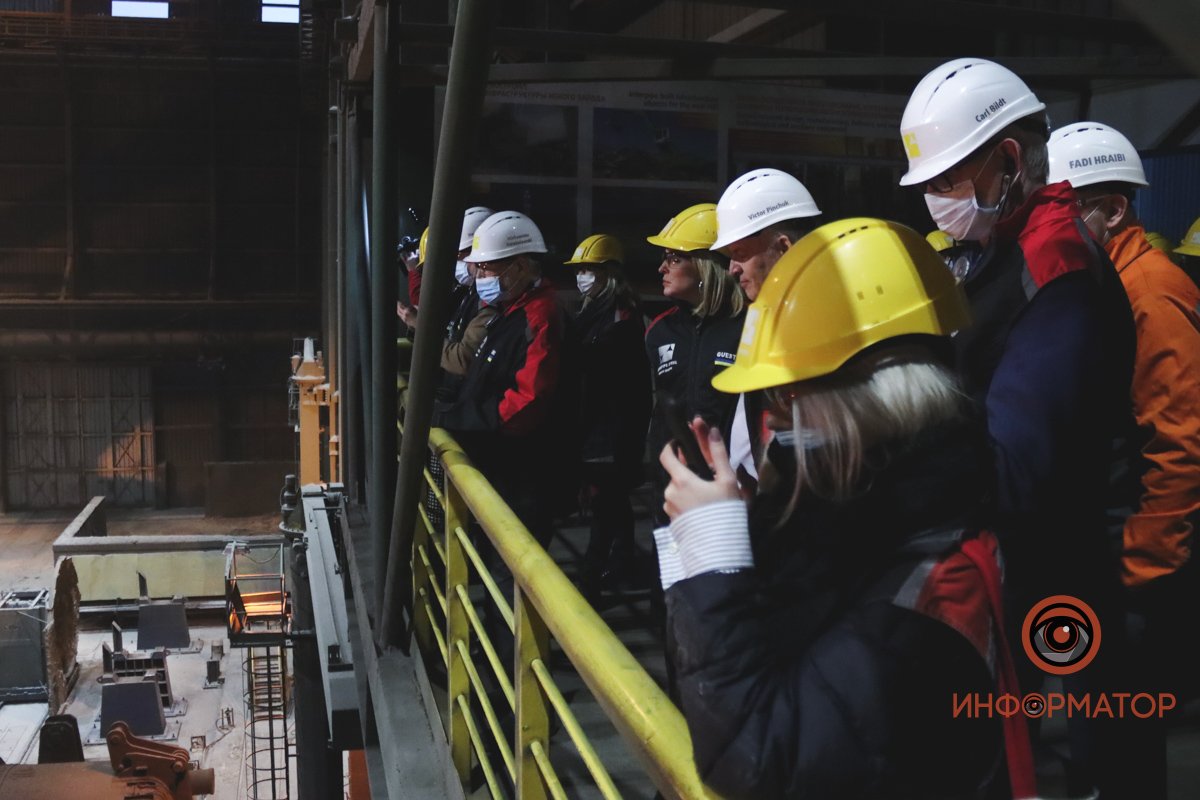 После экскурсии - на общение с металлургами После экскурсии - на общение с металлургами