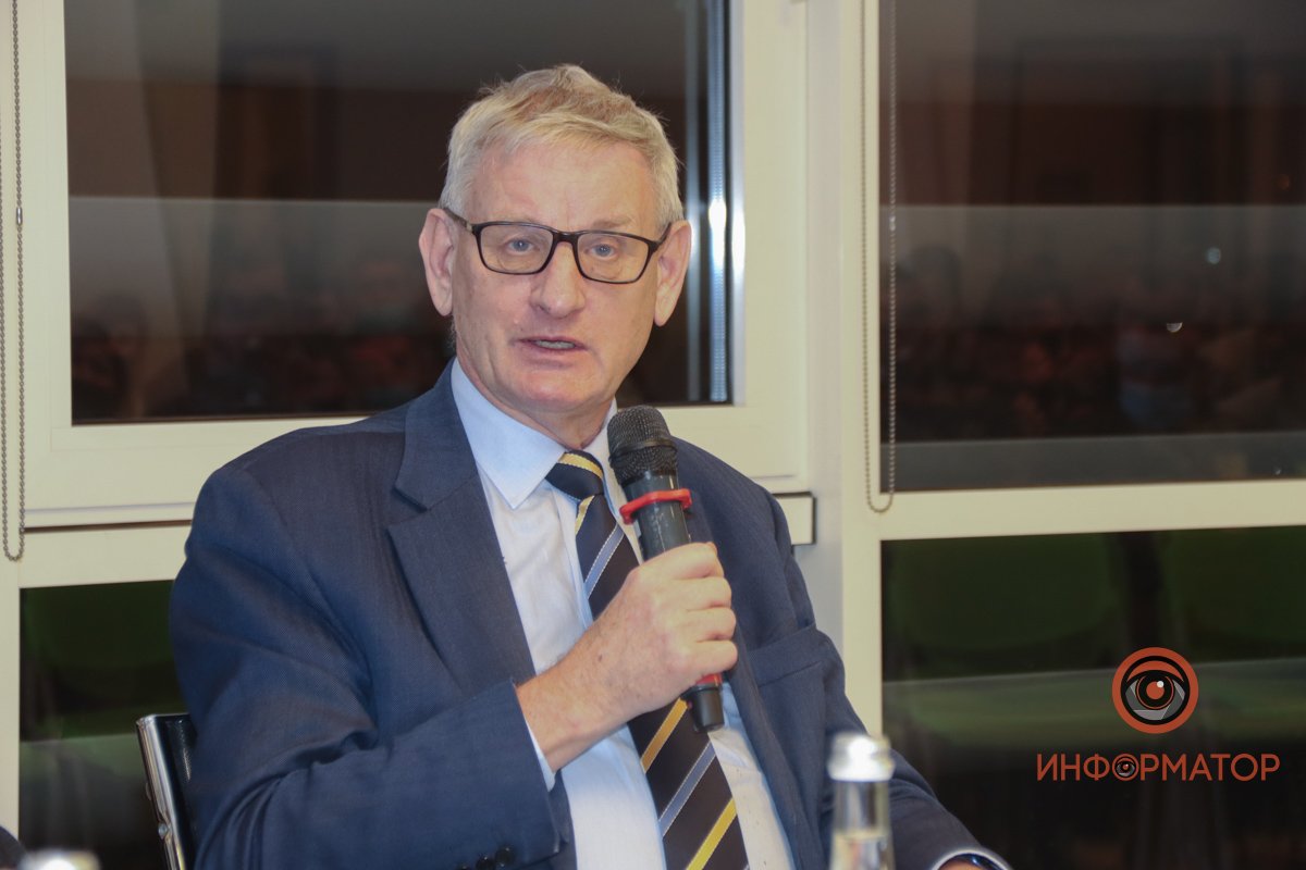 Карл Бильдт, Министр иностранных дел Швеции (2006 – 2014), премьер-министр Швеции (1991 – 1994) Карл Бильдт, Министр иностранных дел Швеции (2006 – 2014), премьер-министр Швеции (1991 – 1994)