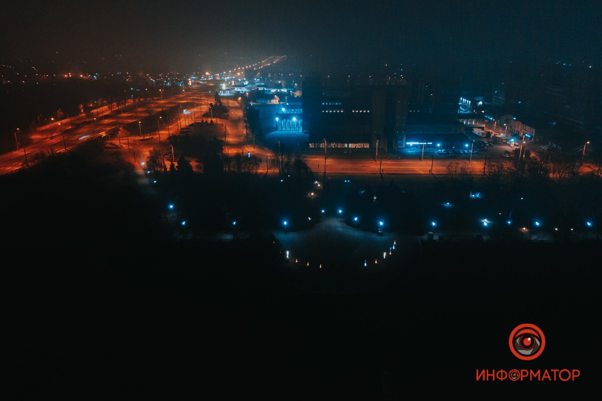 Огромные светлячки напали на город 