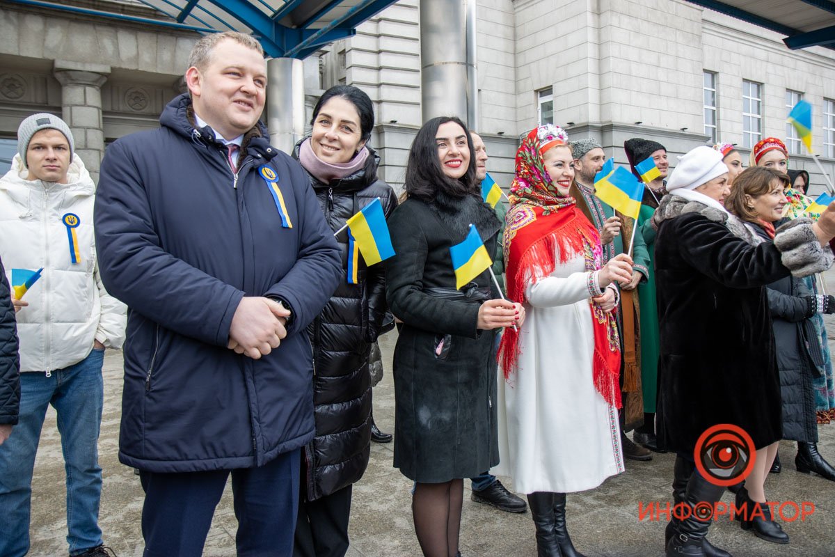 Поезд отправился из Рахова и едет в Мариуполь
