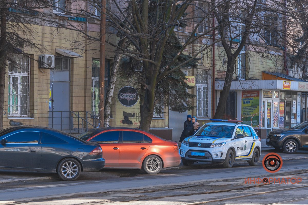 На месте работает полиция На месте работает полиция