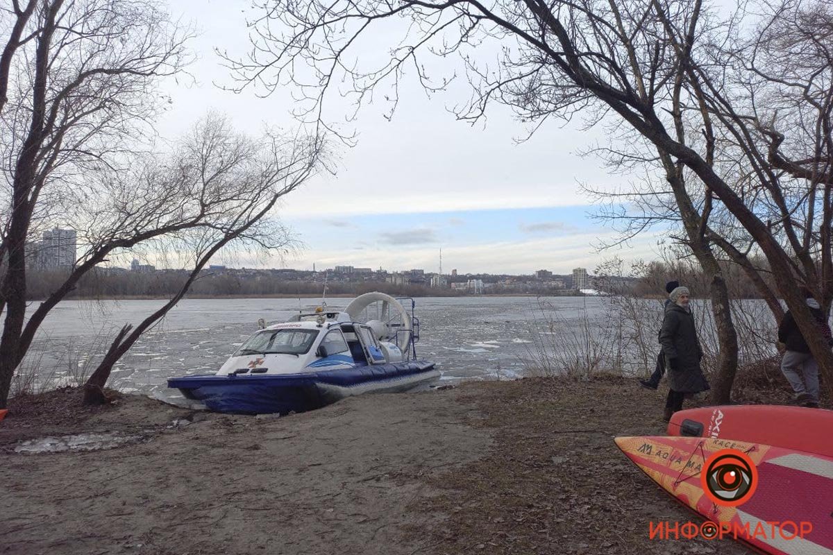 Сейчас пострадавшего откачивают медики Сейчас пострадавшего откачивают медики