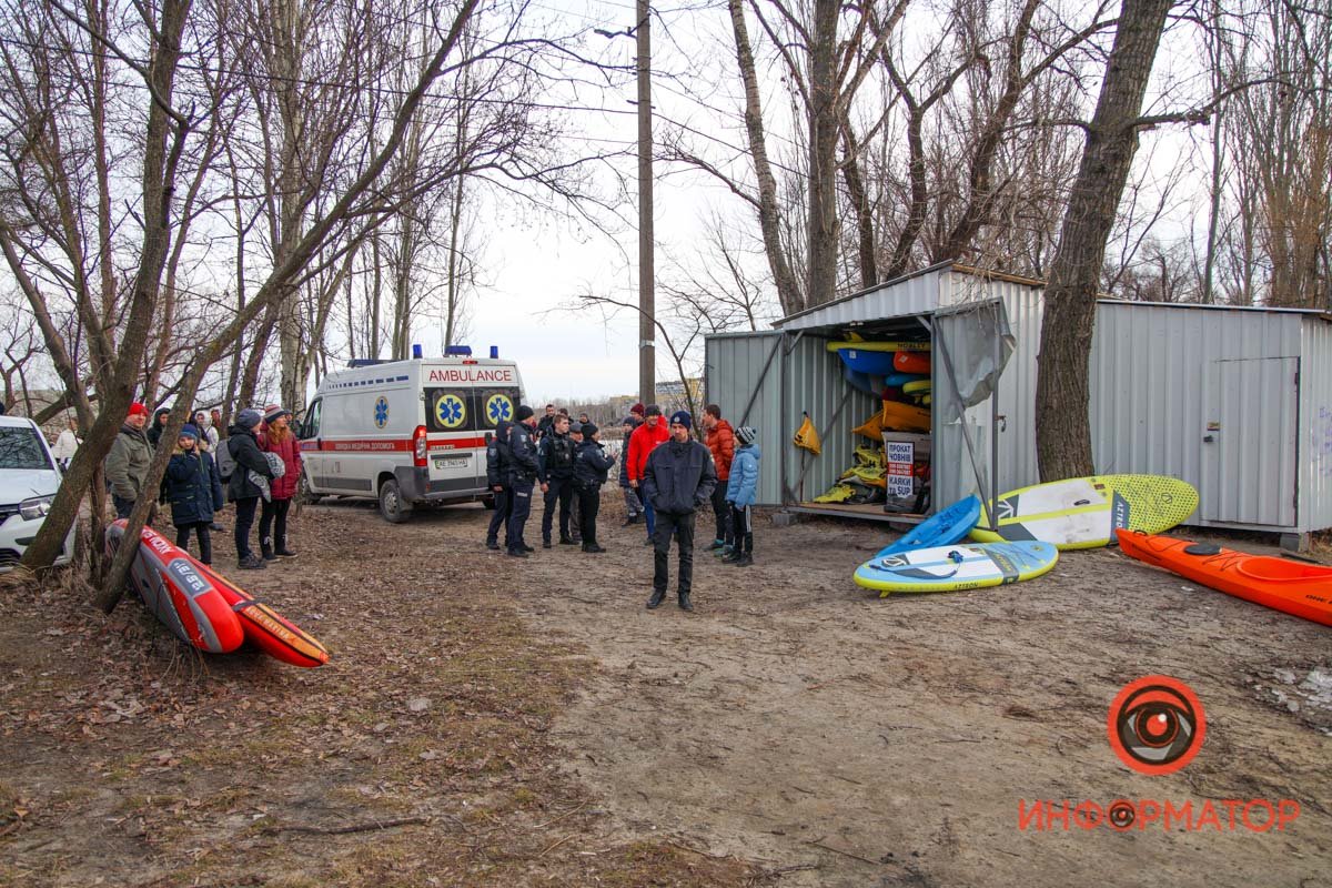 Еще около 5 минут он пробыл под водой Еще около 5 минут он пробыл под водой