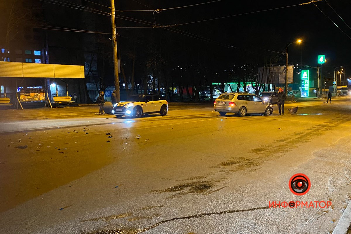 В Днепре на Паникахи KIA врезался в Volkswagen 5