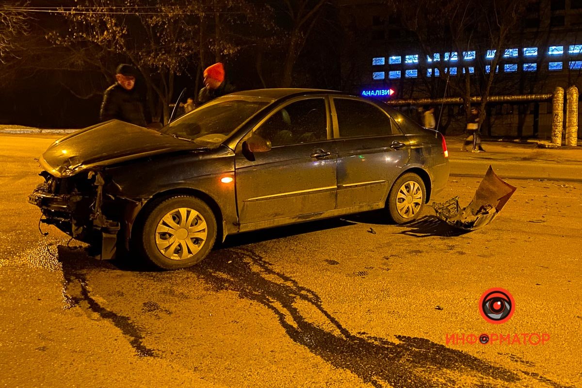 В Днепре на Паникахи KIA врезался в Volkswagen 6