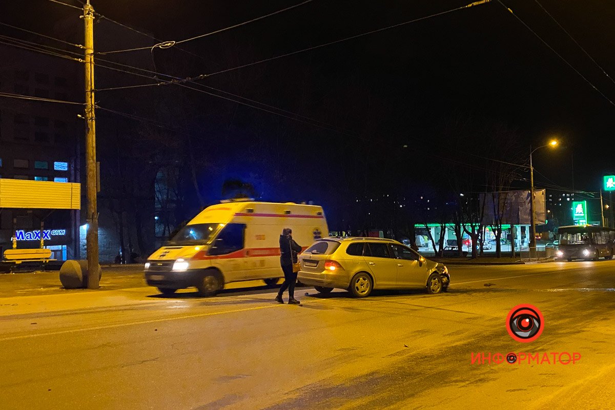 В Днепре на Паникахи KIA врезался в Volkswagen 7