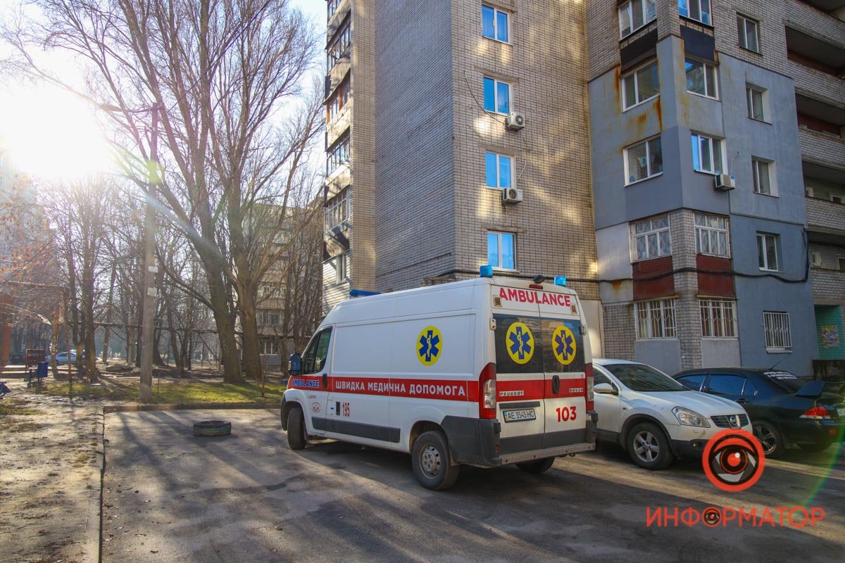 На место случившегося прибыла скорая 