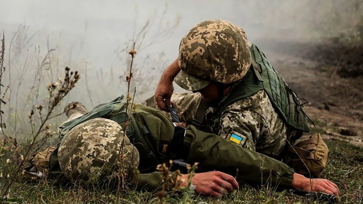 За сутки на Донбассе в результате обстрела погибли двое украинских военных, еще 12 получили ранения
