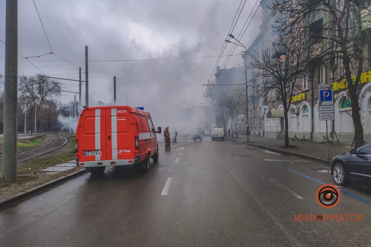 Без паники: в центре Днепра горел вагончик на стройке метро 1