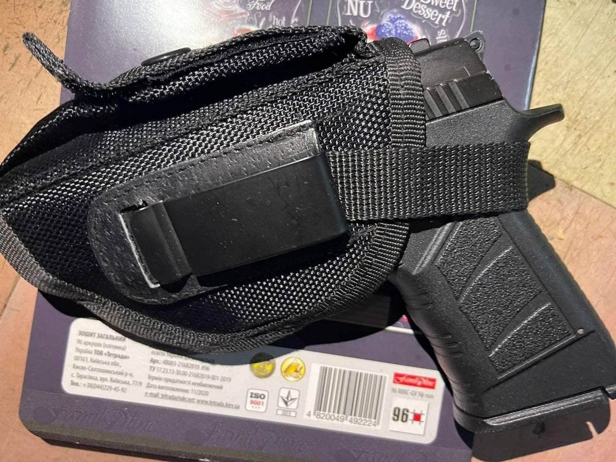 Нашли 2 пистолета