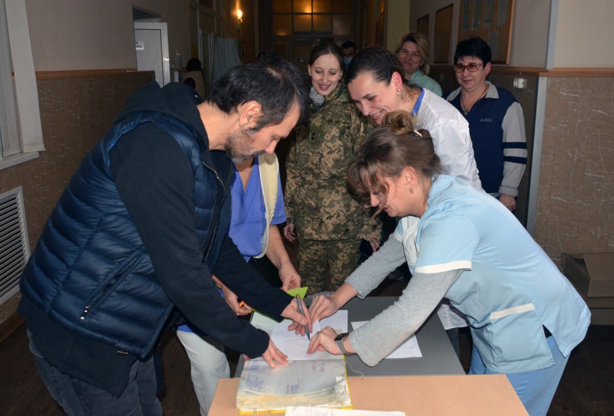 В военном госпитале Днепра побывал Святослав Вакарчук 2