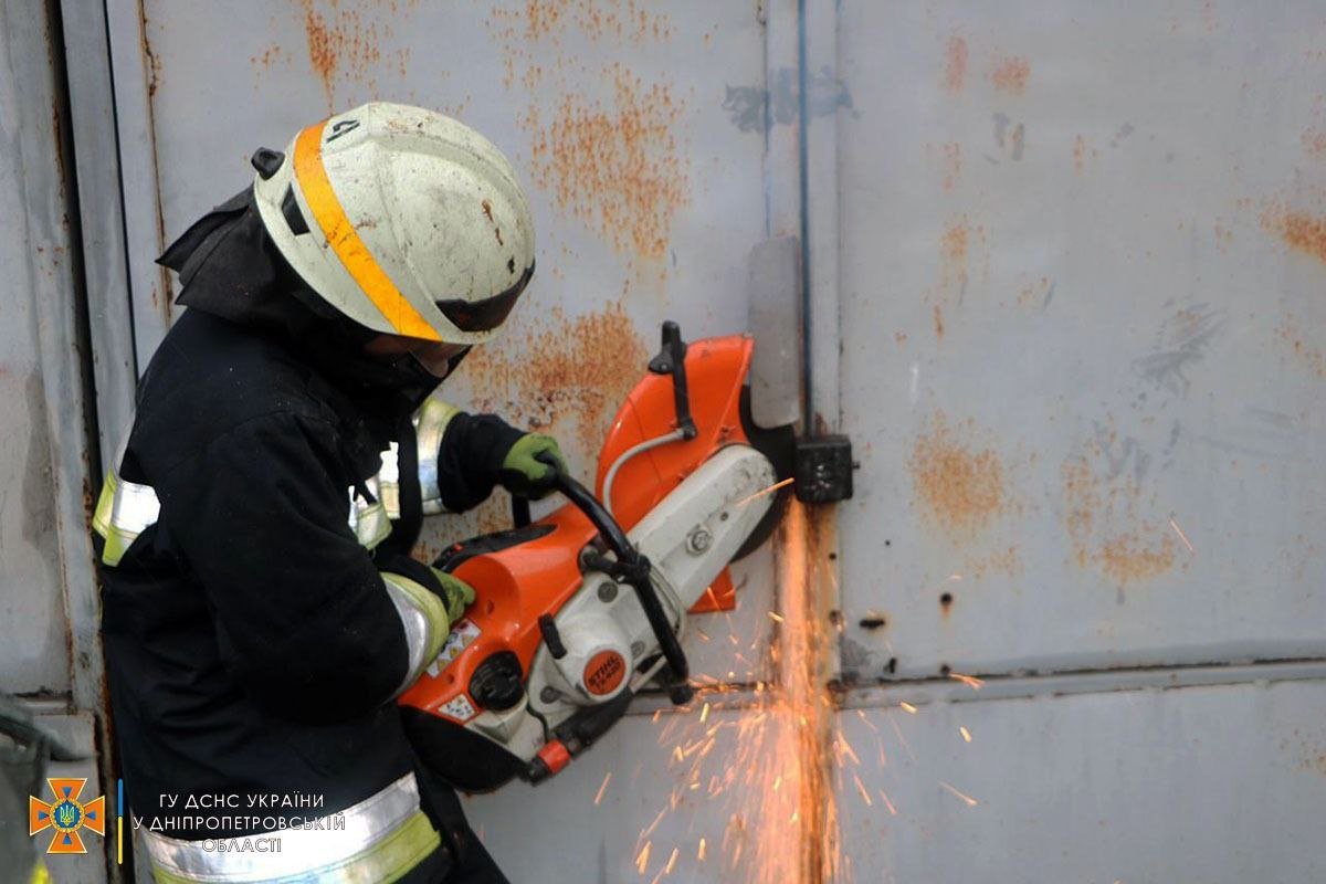 В Днепре на Юрия Кондратюка горели склады 1