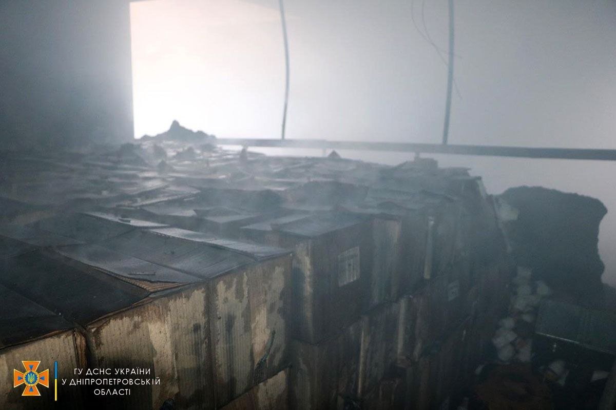 В Днепре на Юрия Кондратюка горели склады 4