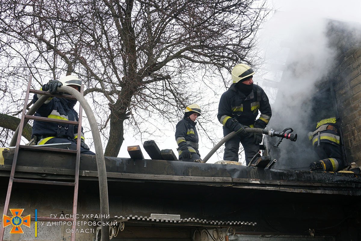 В Днепре на Аграрной горел дом 3