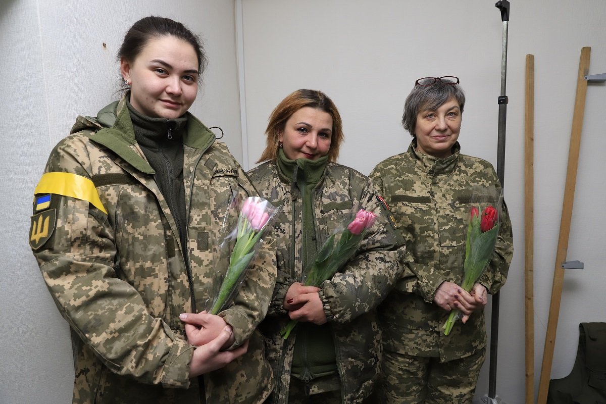 8 Марта этого года украинские женщины встречают в самоотверженной борьбе с российскими оккупантами 4