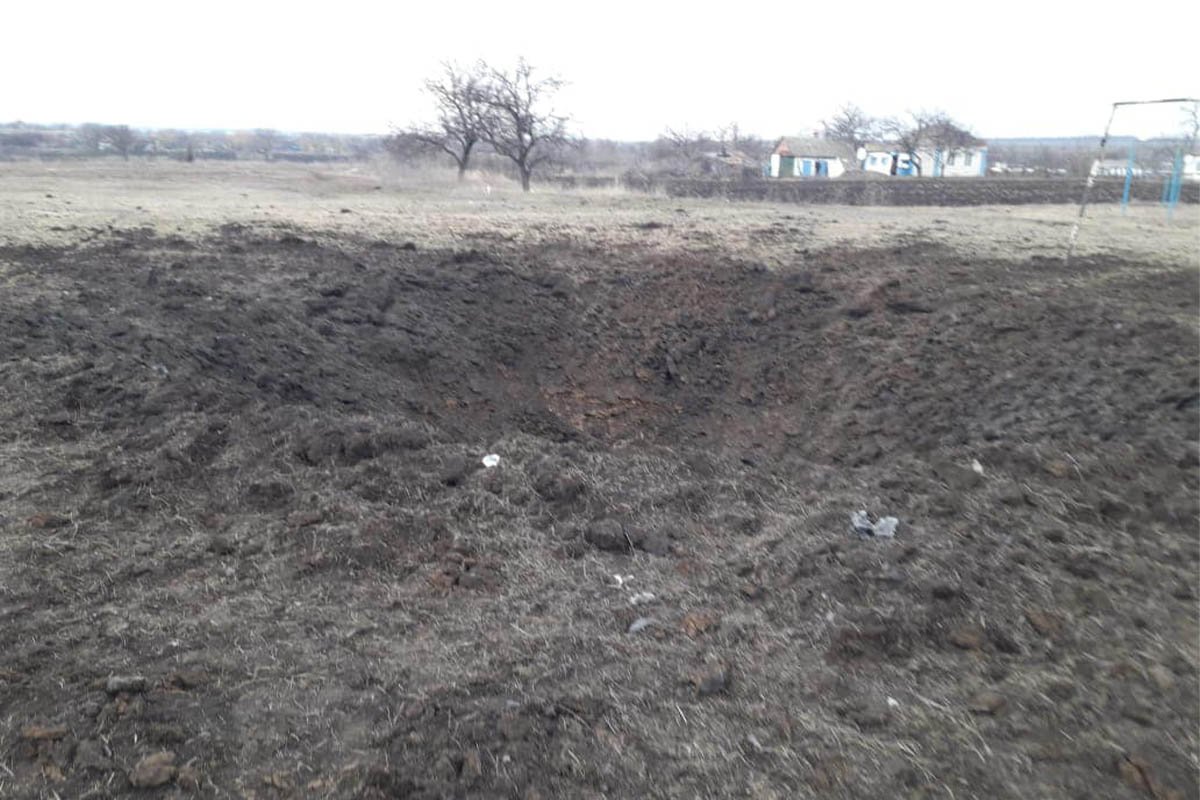 В Днепропетровской области ракета упала на школьный стадион 1