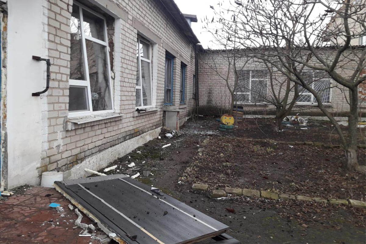 В Днепропетровской области ракета упала на школьный стадион 2