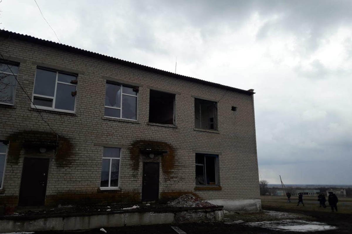 В Днепропетровской области ракета упала на школьный стадион 3