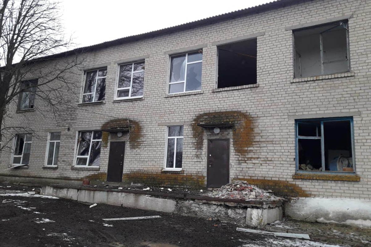 В Днепропетровской области ракета упала на школьный стадион 5