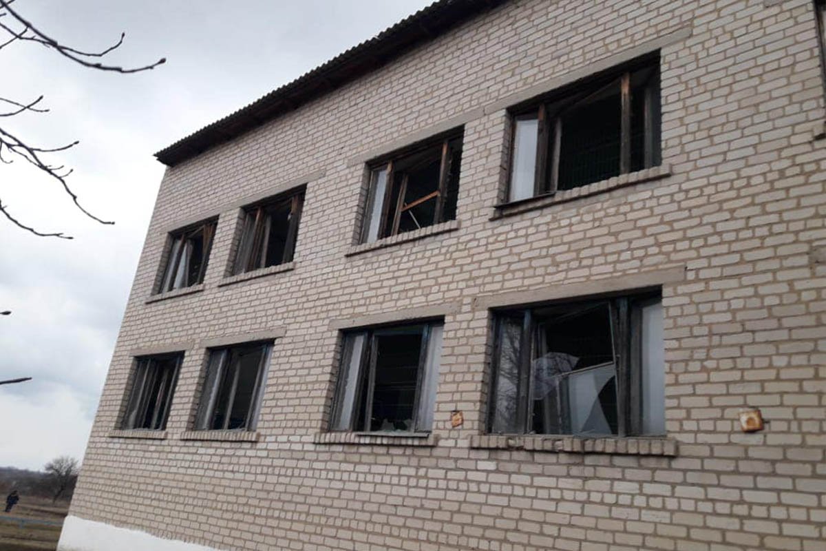 В Днепропетровской области ракета упала на школьный стадион 6