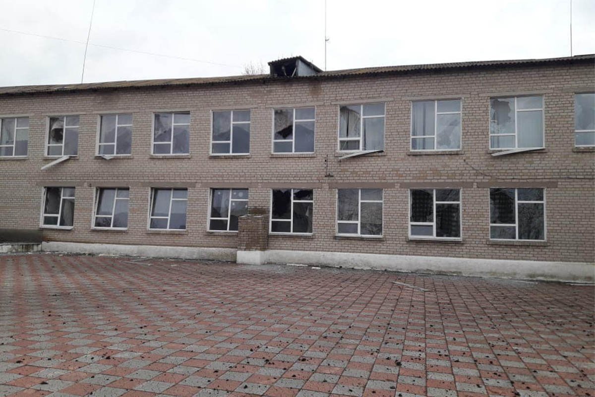 В Днепропетровской области ракета упала на школьный стадион 11