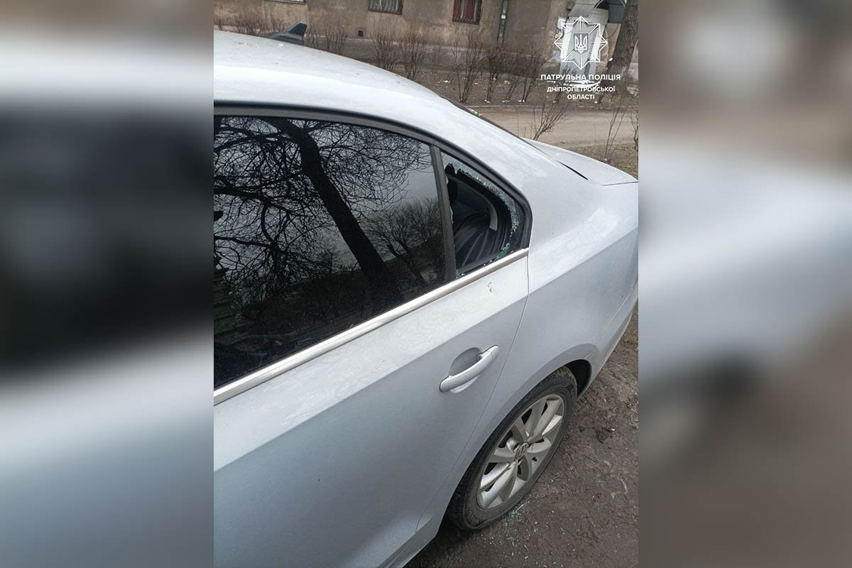 Также были повреждены и соседские авто Также были повреждены и соседские авто