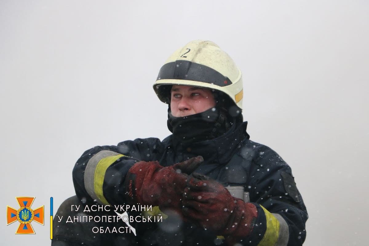 Пламя быстро распространилось на крышу